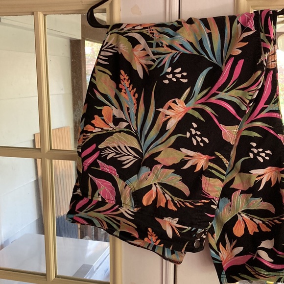 Tropical pants๐บ๐บ๐บ - Picture 4 of 17